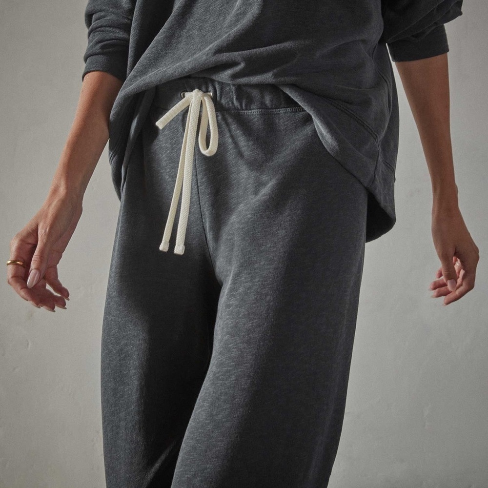 NWT JAMES PERSE VINTAGE FRENCH TERRY CUTOFF SWEATPANT - Picture 2 of 4
